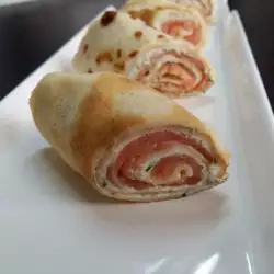 Блинчики со сливочным сыром и семгой
