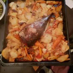 Рыба с картошкой и морковью