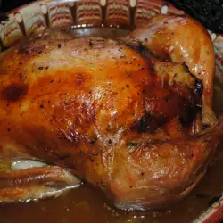 Фаршированная курица с луком-пореем и картофелем по-деревенски