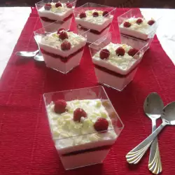Панна-котта с малиной и белым шоколадом