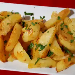 Жареный картофель в духовке