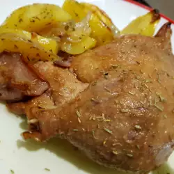 Мясо утки с грушами и картошкой