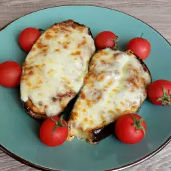 Лодки из баклажана с мясным фаршем