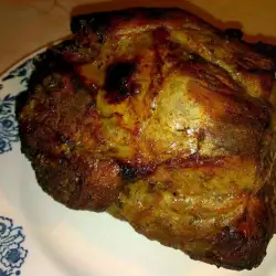 Запеченный свиной окорок с тимьяном