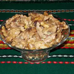 Праздничные блюда с орехами