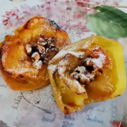 Запеченные яблоки с грецкими орехами и корицей