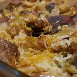 Капуста с рисом и мясом в духовке