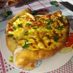 Пицца с желтками