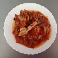 Курица с помидорами и луком в духовке