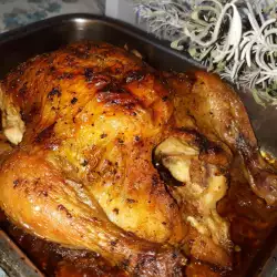 Целый печеный цыпленок с розмарином и сливочным маслом