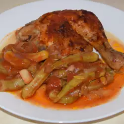 Курица с бамией в красном соусе