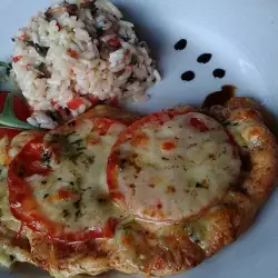 Куриный стейк с гарниром из риса