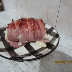 Куриный рулет в беконе