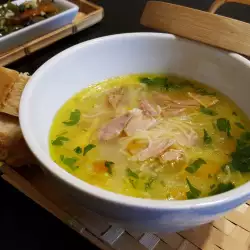 Куриный суп с вермишелью и репчатым луком