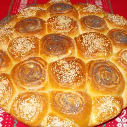 Праздничный хлеб со сливочным маслом