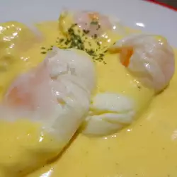 Пошированные яйца с голландским соусом