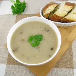 Грибной крем-суп с чесноком