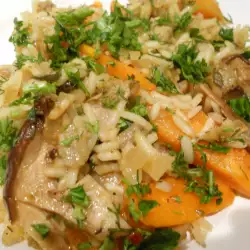 Постный рис с морковью, грибами и розмарином