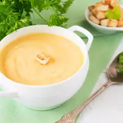 Крем-суп с картофелем и крутонами
