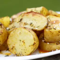 Быстрая картошка с тимьяном на сковороде