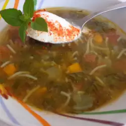 Суп из шпината с помидорами