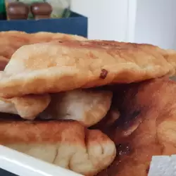 Воздушные пончики с брынзой