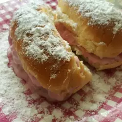 Клубничные булочки с кремом