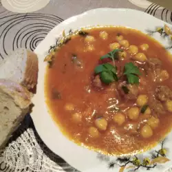 Рагу с нутом и фаршем