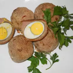 Вареные яйца в мясном фарше (яйца по-шотландски)
