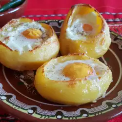 Яйца в картофеле