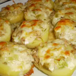 Картофельные лодочки с грибами и луком-пореем