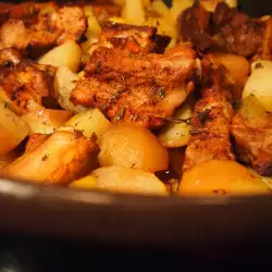 Аппетитные свиные ребрышки с картофелем