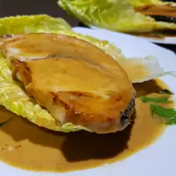 Меч-рыба с соусом из креветок