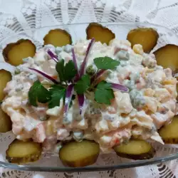 Салат с майонезом и картофелем