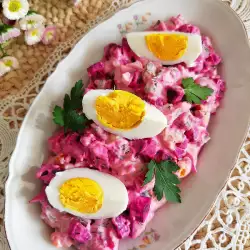 Вкусный салат со свеклой и яйцами