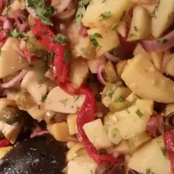 Картофельный салат с кислыми огурчиками и сладким перцем