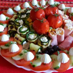 Комбинированный салат с фальшивыми помидорами из табуле