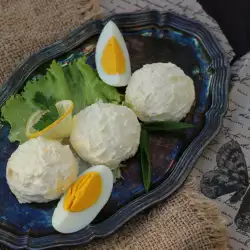 Вкусный салат с яйцами