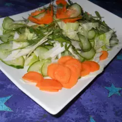 Овощной салат с рукколой