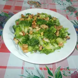 Овощной салат с орехами