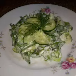 Салат из латука с зеленым луком