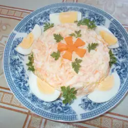 Морковный салат с изюмом и майонезом