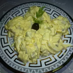 Салат из яиц с чесноком