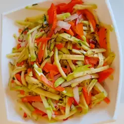 Овощной салат с кабачками