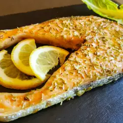 Запеченные стейки из лосося с розмарином