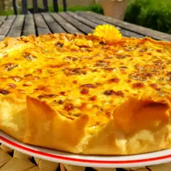Соленый тарт с луком пореем и голубым сыром