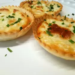 Соленые тарталетки с сыром