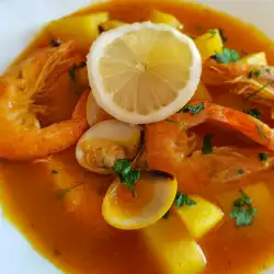 Средиземноморский суп с мидиями и креветками