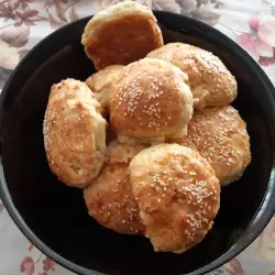 Пуховые булочки со сливочным маслом
