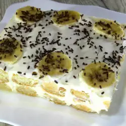 Быстрый пирог с печеньем Дамские пальчики и бананами